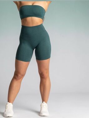 P’Tula The Bare Pro 6” Short Activewear Athletic Bright Turquoise Small